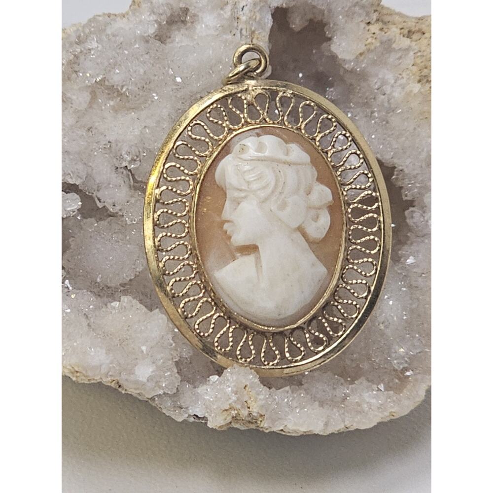 Vintage Gold Filled Cameo Pendant